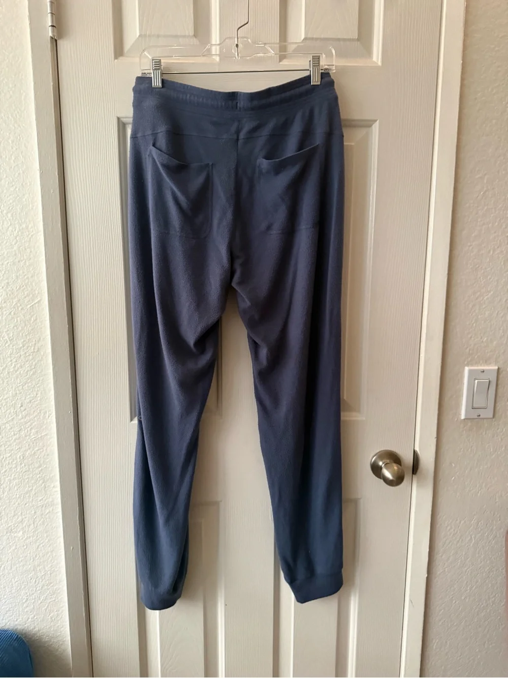 ALO Yoga Fleece Drawstring Joggers in Slate Blue